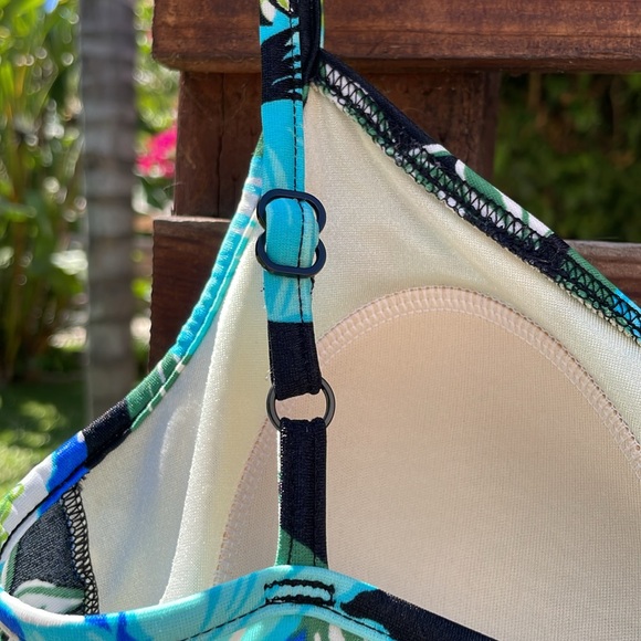 St. John’s Bay Swim Top Size 12 - Picture 4 of 7